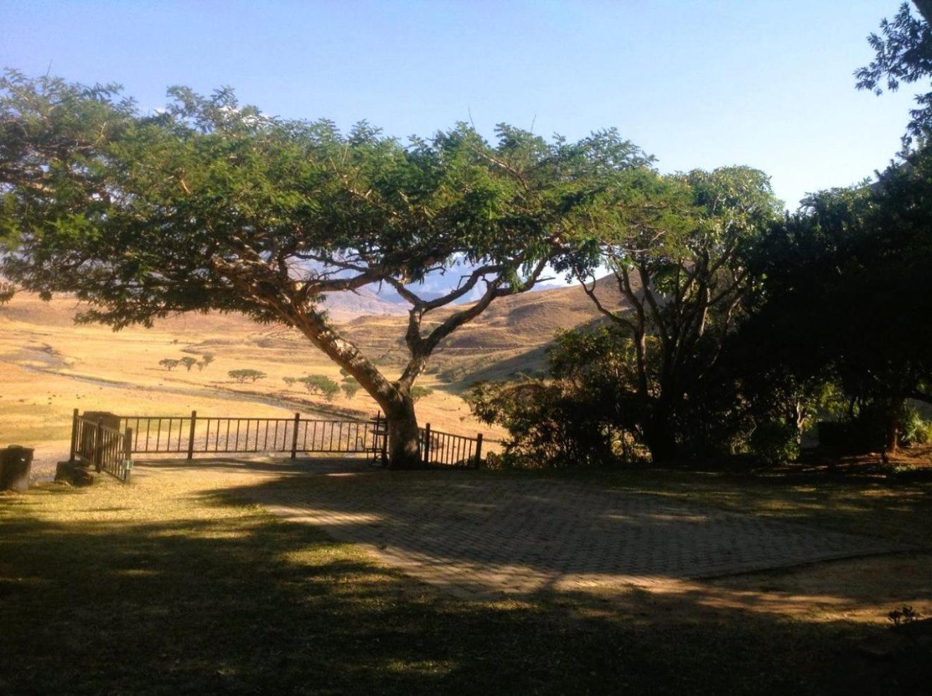 Hlalanathi Drakensberg Resort Bergville Bagian luar foto